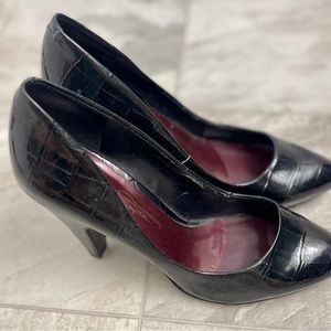 Jessica Simpson black patent leather heels size 8